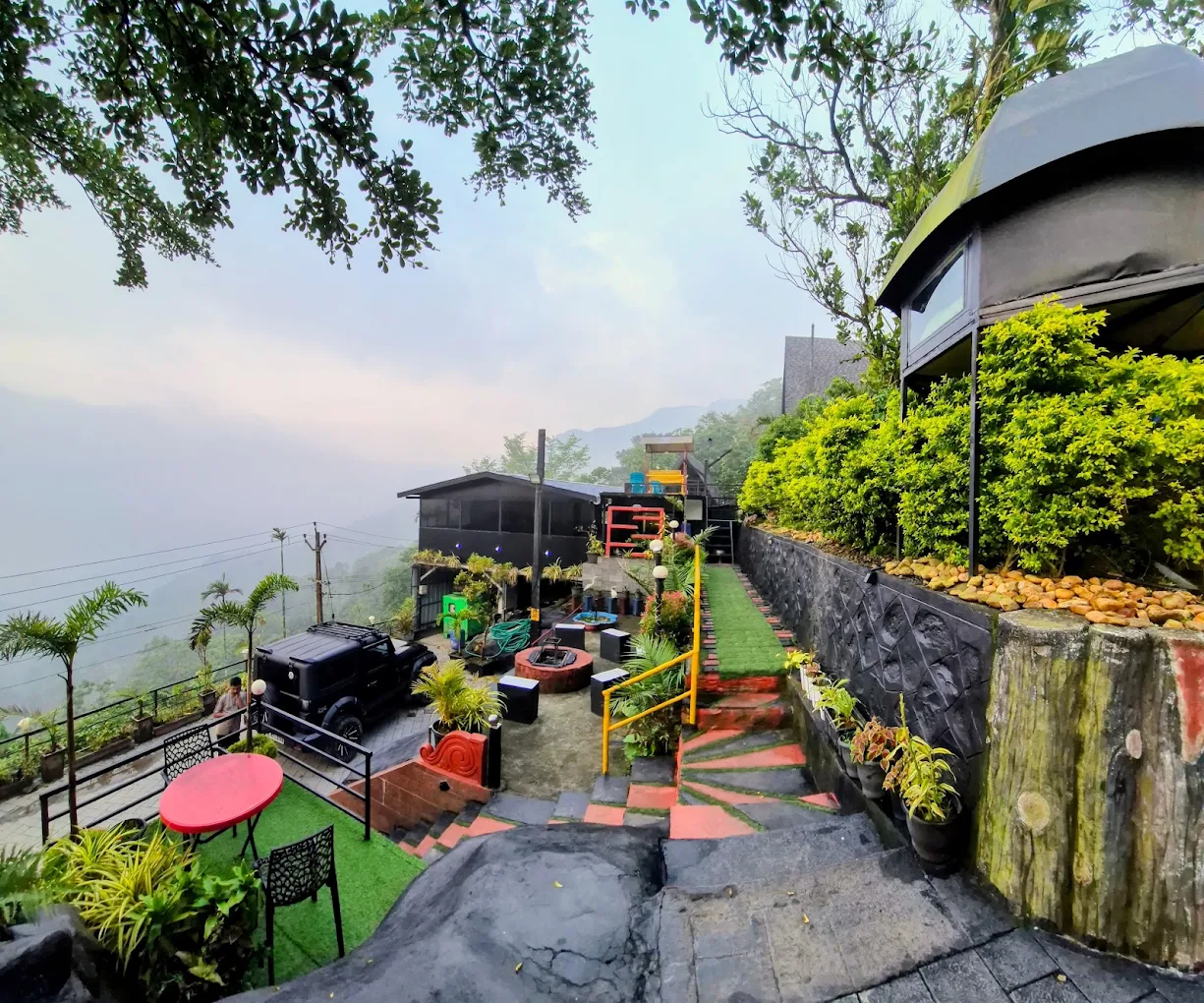 Foggy Thrills Resort — photo 3 of 3