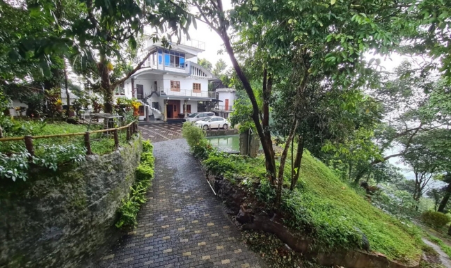 Neebar Gate Resorts — photo 2 of 3
